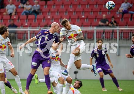 Fussball Bundesliga. SK Austria Klagenfurt gegen FC Red Bull Salzburg.  Nicolas Wimmer,  (Klagenfurt),   Kamil Piatkowski  (Salzburg).  Klagenfurt, am 8.10.2023.
Foto: Kuess
---
pressefotos, pressefotografie, kuess, qs, qspictures, sport, bild, bilder, bilddatenbank