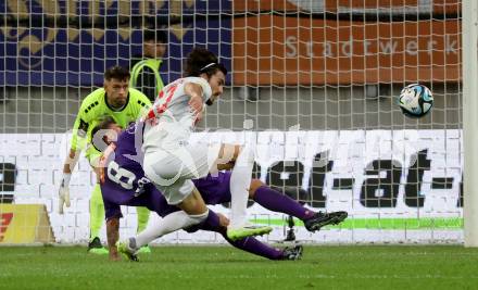 Fussball Bundesliga. SK Austria Klagenfurt gegen FC Red Bull Salzburg.  Kosmas Gkezos, Phillip Menzel,  (Klagenfurt),  Roko Simic   (Salzburg).  Klagenfurt, am 8.10.2023.
Foto: Kuess
---
pressefotos, pressefotografie, kuess, qs, qspictures, sport, bild, bilder, bilddatenbank