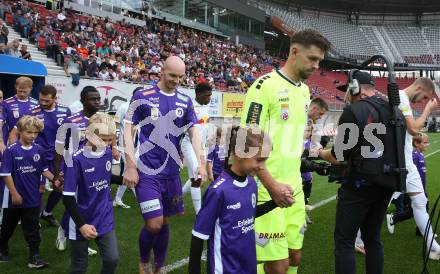 Fussball Bundesliga. SK Austria Klagenfurt gegen FC Red Bull Salzburg.  Phillip Menzel, Nicolas Wimmer  (Klagenfurt).  Klagenfurt, am 8.10.2023.
Foto: Kuess
---
pressefotos, pressefotografie, kuess, qs, qspictures, sport, bild, bilder, bilddatenbank