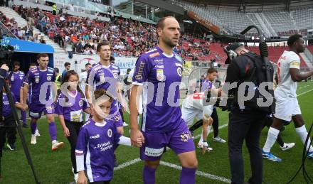 Fussball Bundesliga. SK Austria Klagenfurt gegen FC Red Bull Salzburg.    Rico Benatelli, Till Schumacher (Klagenfurt).  Klagenfurt, am 8.10.2023.
Foto: Kuess
---
pressefotos, pressefotografie, kuess, qs, qspictures, sport, bild, bilder, bilddatenbank