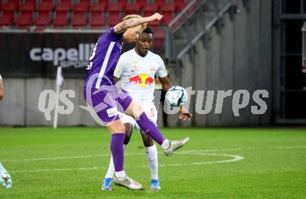 Fussball Bundesliga. SK Austria Klagenfurt gegen FC Red Bull Salzburg.  Jonas Arweiler,  (Klagenfurt),  Samson Baidoo  (Salzburg).  Klagenfurt, am 8.10.2023.
Foto: Kuess
---
pressefotos, pressefotografie, kuess, qs, qspictures, sport, bild, bilder, bilddatenbank