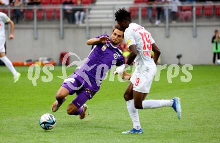 Fussball Bundesliga. SK Austria Klagenfurt gegen FC Red Bull Salzburg.  Thorsten Mahrer,   (Klagenfurt),  Karim Konate  (Salzburg).  Klagenfurt, am 8.10.2023.
Foto: Kuess
---
pressefotos, pressefotografie, kuess, qs, qspictures, sport, bild, bilder, bilddatenbank