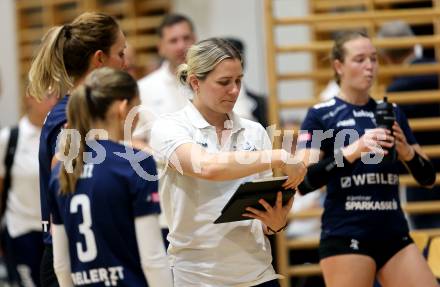 Volleyball. CEV Volleyball Challenge Cup 2024  Women. ATSC Wildcats gegen ZOK UB (SRB).     Co-Trainerin Sophie Wallner (Wildcats). Klagenfurt, am 11.10.2023.
Foto: Kuess
www.qspictures.net
---
pressefotos, pressefotografie, kuess, qs, qspictures, sport, bild, bilder, bilddatenbank