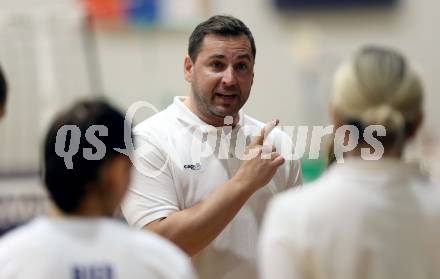 Volleyball. CEV Volleyball Challenge Cup 2024  Women. ATSC Wildcats gegen ZOK UB (SRB).     Trainer Andrej Flajs (Wildcats). Klagenfurt, am 11.10.2023.
Foto: Kuess
www.qspictures.net
---
pressefotos, pressefotografie, kuess, qs, qspictures, sport, bild, bilder, bilddatenbank