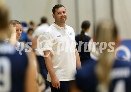 Volleyball. CEV Volleyball Challenge Cup 2024  Women. ATSC Wildcats gegen ZOK UB (SRB).     Trainer Andrej Flajs (Wildcats). Klagenfurt, am 11.10.2023.
Foto: Kuess
www.qspictures.net
---
pressefotos, pressefotografie, kuess, qs, qspictures, sport, bild, bilder, bilddatenbank