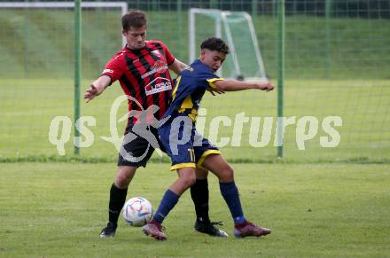 Fussball. 1. Klasse B. Arnoldstein gegen Noetsch. Mohamed Oumghar  (Arnoldstein),  Harald Ottowitz  (Noetsch).  Arnoldstein, am 14.10.2023.
Foto: Kuess
---
pressefotos, pressefotografie, kuess, qs, qspictures, sport, bild, bilder, bilddatenbank