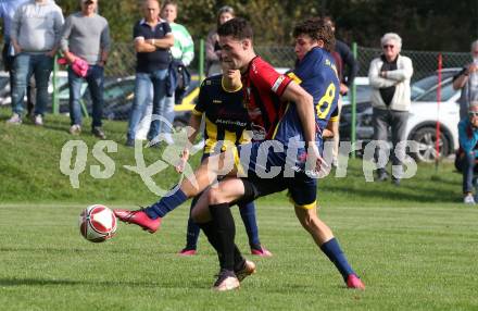 Fussball. 1. Klasse B. Arnoldstein gegen Noetsch. Noah Emanuel Kreuzer  (Arnoldstein),   Nicolas Francis Janschitz (Noetsch).  Arnoldstein, am 14.10.2023.
Foto: Kuess
---
pressefotos, pressefotografie, kuess, qs, qspictures, sport, bild, bilder, bilddatenbank