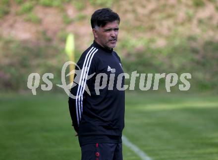 Fussball. 1. Klasse B. Arnoldstein gegen Noetsch. Trainer Thomas Gilgenreiner   (Noetsch).  Arnoldstein, am 14.10.2023.
Foto: Kuess
---
pressefotos, pressefotografie, kuess, qs, qspictures, sport, bild, bilder, bilddatenbank