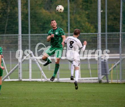 Fussball. Kaerntner Liga. Landskron gegen Koettmannsdorf.  Martin Posratschnig  (Landskron),  Daniel Perkounig  (Koettmannsdorf).  Landskron, 21.10.2023.
Foto: Kuess
www.qspictures.net
---
pressefotos, pressefotografie, kuess, qs, qspictures, sport, bild, bilder, bilddatenbank