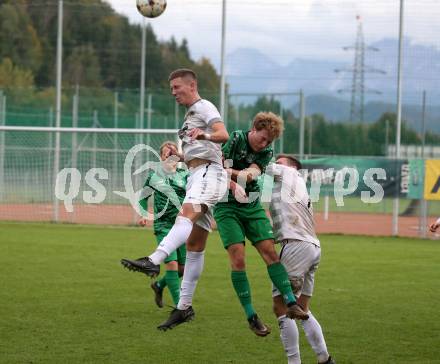 Fussball. Kaerntner Liga. Landskron gegen Koettmannsdorf.   Raphael Simon Staguller  (Landskron),  Luka Djukic
  (Koettmannsdorf).  Landskron, 21.10.2023.
Foto: Kuess
www.qspictures.net
---
pressefotos, pressefotografie, kuess, qs, qspictures, sport, bild, bilder, bilddatenbank