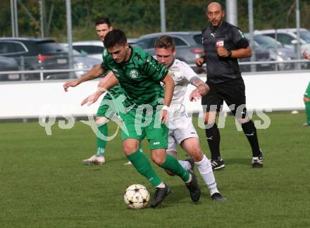 Fussball. Kaerntner Liga. Landskron gegen Koettmannsdorf.  Harun Memic  (Landskron),    Ziga Erzen (Koettmannsdorf).  Landskron, 21.10.2023.
Foto: Kuess
www.qspictures.net
---
pressefotos, pressefotografie, kuess, qs, qspictures, sport, bild, bilder, bilddatenbank