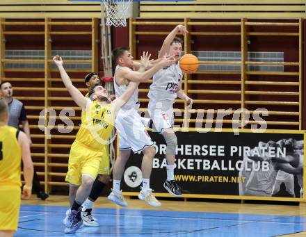 Basketball 2. Liga 2023/2024. Grunddurchgang 3. Runde.  Woerthersee Piraten gegen Kufstein Towers. Andreas Nuck,  (Piraten),  Elvin Rexhepi, Kasparas Berenis (Kufstein). Klagenfurt, am 21.10.2023.
Foto: Kuess
www.qspictures.net
---
pressefotos, pressefotografie, kuess, qs, qspictures, sport, bild, bilder, bilddatenbank