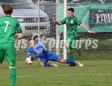 Fussball. Kaerntner Liga. Landskron gegen Koettmannsdorf.   Harun Memic (Landskron),  Werner Ambrosch  (Koettmannsdorf).  Landskron, 21.10.2023.
Foto: Kuess
www.qspictures.net
---
pressefotos, pressefotografie, kuess, qs, qspictures, sport, bild, bilder, bilddatenbank