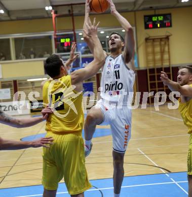 Basketball 2. Liga 2023/2024. Grunddurchgang 3. Runde.  Woerthersee Piraten gegen Kufstein Towers. Jan-Arne Apschner,  (Piraten), Duje Putnik  (Kufstein). Klagenfurt, am 21.10.2023.
Foto: Kuess
www.qspictures.net
---
pressefotos, pressefotografie, kuess, qs, qspictures, sport, bild, bilder, bilddatenbank