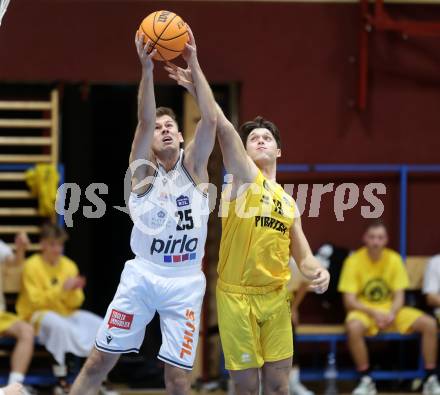 Basketball 2. Liga 2023/2024. Grunddurchgang 3. Runde.  Woerthersee Piraten gegen Kufstein Towers. Alexander Pirker, (Piraten), Elvin Rexhepi   (Kufstein). Klagenfurt, am 21.10.2023.
Foto: Kuess
www.qspictures.net
---
pressefotos, pressefotografie, kuess, qs, qspictures, sport, bild, bilder, bilddatenbank