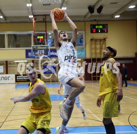 Basketball 2. Liga 2023/2024. Grunddurchgang 3. Runde.  Woerthersee Piraten gegen Kufstein Towers.  Alexander Pirker, Ray Shawn, (Piraten), Duje Putnik   (Kufstein). Klagenfurt, am 21.10.2023.
Foto: Kuess
www.qspictures.net
---
pressefotos, pressefotografie, kuess, qs, qspictures, sport, bild, bilder, bilddatenbank