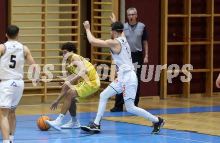 Basketball 2. Liga 2023/2024. Grunddurchgang 3. Runde.  Woerthersee Piraten gegen Kufstein Towers.  Marcus Holyfield, (Piraten),  Aleksander Modianovski  (Kufstein). Klagenfurt, am 21.10.2023.
Foto: Kuess
www.qspictures.net
---
pressefotos, pressefotografie, kuess, qs, qspictures, sport, bild, bilder, bilddatenbank