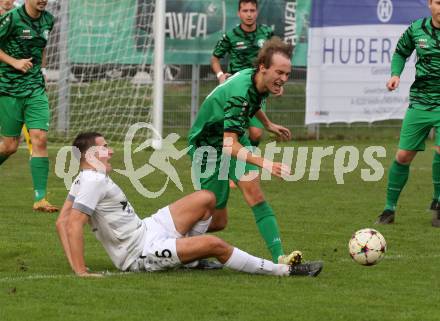 Fussball. Kaerntner Liga. Landskron gegen Koettmannsdorf.   David Erich Enzi (Landskron),    Matteo Juvan (Koettmannsdorf).  Landskron, 21.10.2023.
Foto: Kuess
www.qspictures.net
---
pressefotos, pressefotografie, kuess, qs, qspictures, sport, bild, bilder, bilddatenbank