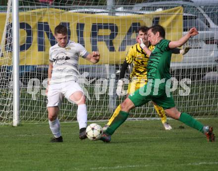 Fussball. Kaerntner Liga. Landskron gegen Koettmannsdorf. Philipp Gatti   (Landskron),  Nace Erzen  (Koettmannsdorf).  Landskron, 21.10.2023.
Foto: Kuess
www.qspictures.net
---
pressefotos, pressefotografie, kuess, qs, qspictures, sport, bild, bilder, bilddatenbank