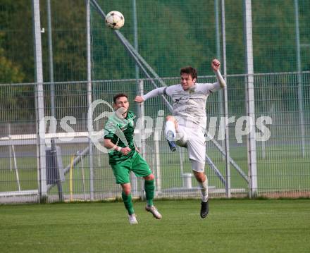 Fussball. Kaerntner Liga. Landskron gegen Koettmannsdorf.  Julian Brandstaetter   (Landskron),    Stephan Borovnik (Koettmannsdorf).  Landskron, 21.10.2023.
Foto: Kuess
www.qspictures.net
---
pressefotos, pressefotografie, kuess, qs, qspictures, sport, bild, bilder, bilddatenbank