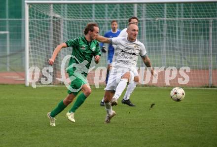 Fussball. Kaerntner Liga. Landskron gegen Koettmannsdorf.   David Erich Enzi (Landskron),  Aner Mandzic  (Koettmannsdorf).  Landskron, 21.10.2023.
Foto: Kuess
www.qspictures.net
---
pressefotos, pressefotografie, kuess, qs, qspictures, sport, bild, bilder, bilddatenbank