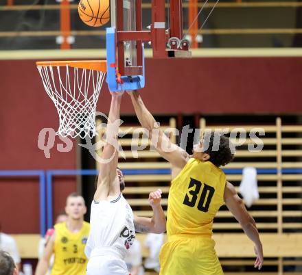 Basketball 2. Liga 2023/2024. Grunddurchgang 3. Runde.  Woerthersee Piraten gegen Kufstein Towers. Marcus Holyfield, (Piraten),   Florian Koeppl  (Kufstein). Klagenfurt, am 21.10.2023.
Foto: Kuess
www.qspictures.net
---
pressefotos, pressefotografie, kuess, qs, qspictures, sport, bild, bilder, bilddatenbank