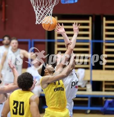 Basketball 2. Liga 2023/2024. Grunddurchgang 3. Runde.  Woerthersee Piraten gegen Kufstein Towers. Ray Shawn, (Piraten),  Fabio Thaler  (Kufstein). Klagenfurt, am 21.10.2023.
Foto: Kuess
www.qspictures.net
---
pressefotos, pressefotografie, kuess, qs, qspictures, sport, bild, bilder, bilddatenbank