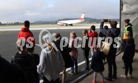 Fussball Bundesliga. SK Austria Klagenfurt. Flughafen Betriebsbesichtigung. Autogrammstunde. Klagenfurt, am 26.10.2023.
Foto: Kuess
www.qspictures.net
---
pressefotos, pressefotografie, kuess, qs, qspictures, sport, bild, bilder, bilddatenbank