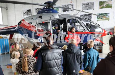 Fussball Bundesliga. SK Austria Klagenfurt. Flughafen Betriebsbesichtigung. Autogrammstunde. Klagenfurt, am 26.10.2023.
Foto: Kuess
www.qspictures.net
---
pressefotos, pressefotografie, kuess, qs, qspictures, sport, bild, bilder, bilddatenbank