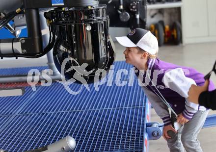 Fussball Bundesliga. SK Austria Klagenfurt. Flughafen Betriebsbesichtigung. Autogrammstunde. Klagenfurt, am 26.10.2023.
Foto: Kuess
www.qspictures.net
---
pressefotos, pressefotografie, kuess, qs, qspictures, sport, bild, bilder, bilddatenbank