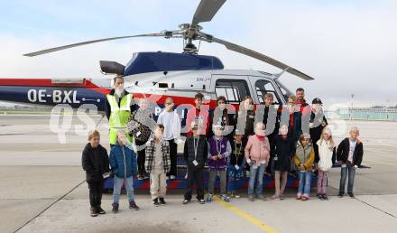 Fussball Bundesliga. SK Austria Klagenfurt. Flughafen Betriebsbesichtigung. Autogrammstunde. Klagenfurt, am 26.10.2023.
Foto: Kuess
www.qspictures.net
---
pressefotos, pressefotografie, kuess, qs, qspictures, sport, bild, bilder, bilddatenbank