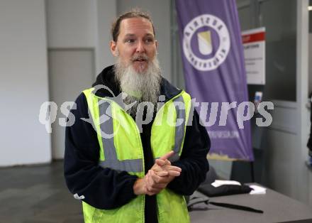 Fussball Bundesliga. SK Austria Klagenfurt. Flughafen Betriebsbesichtigung. Autogrammstunde. Klagenfurt, am 26.10.2023.
Foto: Kuess
www.qspictures.net
---
pressefotos, pressefotografie, kuess, qs, qspictures, sport, bild, bilder, bilddatenbank