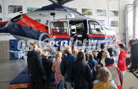 Fussball Bundesliga. SK Austria Klagenfurt. Flughafen Betriebsbesichtigung. Autogrammstunde. Klagenfurt, am 26.10.2023.
Foto: Kuess
www.qspictures.net
---
pressefotos, pressefotografie, kuess, qs, qspictures, sport, bild, bilder, bilddatenbank