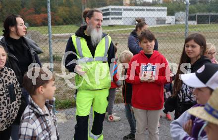 Fussball Bundesliga. SK Austria Klagenfurt. Flughafen Betriebsbesichtigung. Autogrammstunde. Klagenfurt, am 26.10.2023.
Foto: Kuess
www.qspictures.net
---
pressefotos, pressefotografie, kuess, qs, qspictures, sport, bild, bilder, bilddatenbank