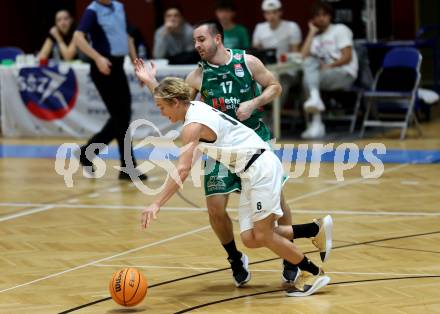 Basketball 2. Liga 2023/2024. Grunddurchgang 4. Runde.  KOS Celovec gegen Future Team Steiermark. Louis Heinrichs (KOS),  Luka Radaelli (Steiermark). Klagenfurt, am 26.10.2023.
Foto: Kuess
www.qspictures.net
---
pressefotos, pressefotografie, kuess, qs, qspictures, sport, bild, bilder, bilddatenbank