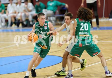 Basketball 2. Liga 2023/2024. Grunddurchgang 4. Runde.  KOS Celovec gegen Future Team Steiermark.Niklas Michel  (KOS), Fran Vidovic,  Phillip Bliem (Steiermark). Klagenfurt, am 26.10.2023.
Foto: Kuess
www.qspictures.net
---
pressefotos, pressefotografie, kuess, qs, qspictures, sport, bild, bilder, bilddatenbank