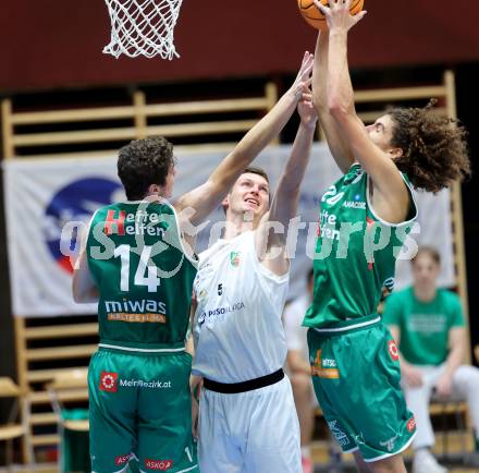 Basketball 2. Liga 2023/2024. Grunddurchgang 4. Runde.  KOS Celovec gegen Future Team Steiermark.  Andi Smrtnik (KOS),  Leon Siegmund,  Phillip Bliem (Steiermark). Klagenfurt, am 26.10.2023.
Foto: Kuess
www.qspictures.net
---
pressefotos, pressefotografie, kuess, qs, qspictures, sport, bild, bilder, bilddatenbank