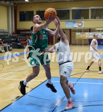 Basketball 2. Liga 2023/2024. Grunddurchgang 4. Runde.  KOS Celovec gegen Future Team Steiermark. Veljko Dena (KOS),  Fran Vidovic (Steiermark). Klagenfurt, am 26.10.2023.
Foto: Kuess
www.qspictures.net
---
pressefotos, pressefotografie, kuess, qs, qspictures, sport, bild, bilder, bilddatenbank