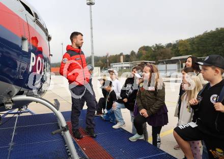 Fussball Bundesliga. SK Austria Klagenfurt. Flughafen Betriebsbesichtigung. Autogrammstunde. Klagenfurt, am 26.10.2023.
Foto: Kuess
www.qspictures.net
---
pressefotos, pressefotografie, kuess, qs, qspictures, sport, bild, bilder, bilddatenbank