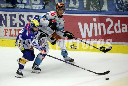 EBEL. Eishockey Bundesliga. EC VSV gegen Black Wings Linz.  Elias Jeronimo Wallenta,  (VSV),    Logan Roe (Linz). Villach, am 27.10.2023
Foto: Kuess
www.qspictures.net
---
pressefotos, pressefotografie, kuess, qs, qspictures, sport, bild, bilder, bilddatenbank