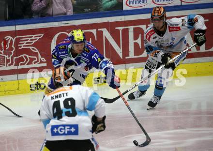 EBEL. Eishockey Bundesliga. EC VSV gegen Black Wings Linz.  John Hughes,  (VSV),  Niklas Andre Wuerschl  (Linz). Villach, am 27.10.2023
Foto: Kuess
www.qspictures.net
---
pressefotos, pressefotografie, kuess, qs, qspictures, sport, bild, bilder, bilddatenbank