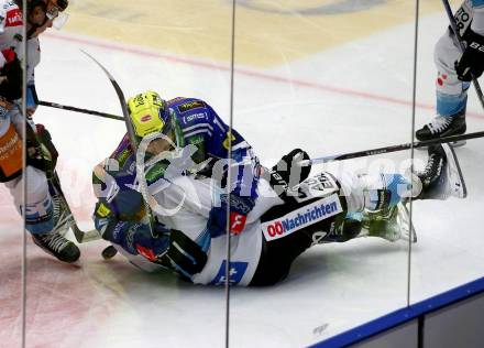 EBEL. Eishockey Bundesliga. EC VSV gegen Black Wings Linz. Arturs Kulda,   (VSV),  Julian Pusnik  (Linz). Villach, am 27.10.2023
Foto: Kuess
www.qspictures.net
---
pressefotos, pressefotografie, kuess, qs, qspictures, sport, bild, bilder, bilddatenbank