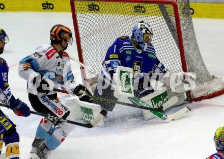 EBEL. Eishockey Bundesliga. EC VSV gegen Black Wings Linz. Jean Philippe Lamoureux,   (VSV),   Emilio Romig (Linz). Villach, am 27.10.2023
Foto: Kuess
www.qspictures.net
---
pressefotos, pressefotografie, kuess, qs, qspictures, sport, bild, bilder, bilddatenbank