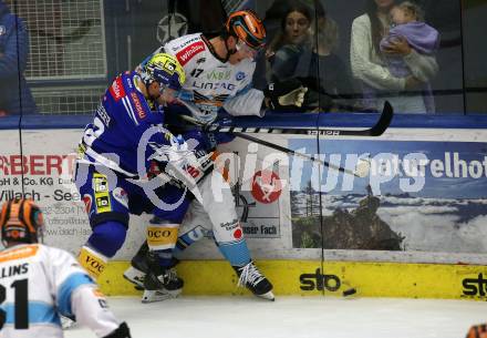 EBEL. Eishockey Bundesliga. EC VSV gegen Black Wings Linz. Benjamin Lanzinger, (VSV),    Logan Roe  (Linz). Villach, am 27.10.2023
Foto: Kuess
www.qspictures.net
---
pressefotos, pressefotografie, kuess, qs, qspictures, sport, bild, bilder, bilddatenbank