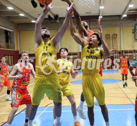 Basketball  2023/2024. Basketball Austria Cup.  Woerthersee Piraten gegen Traiskirchen Lions.  Marin Sliskovic, Marcus Holyfield (Piraten),  Jaquan Lawrence (Traiskirchen). Klagenfurt, am 28.10.2023.
Foto: Kuess
www.qspictures.net
---
pressefotos, pressefotografie, kuess, qs, qspictures, sport, bild, bilder, bilddatenbank