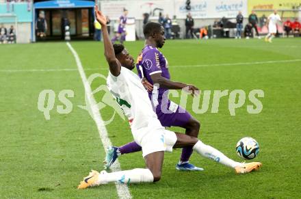 Fussball Bundesliga. SK Austria Klagenfurt gegen WSG Tirol.  Solomon Owusu Bonnah (Klagenfurt), Kofi Yeboah Schulz   (Tirol).  Klagenfurt, am 28.10.2023.
Foto: Kuess
www.qspictures.net
---
pressefotos, pressefotografie, kuess, qs, qspictures, sport, bild, bilder, bilddatenbank