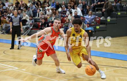 Basketball  2023/2024. Basketball Austria Cup.  Woerthersee Piraten gegen Traiskirchen Lions.  Marcus Holyfield (Piraten),  Edgars Lasenbergs (Traiskirchen). Klagenfurt, am 28.10.2023.
Foto: Kuess
www.qspictures.net
---
pressefotos, pressefotografie, kuess, qs, qspictures, sport, bild, bilder, bilddatenbank