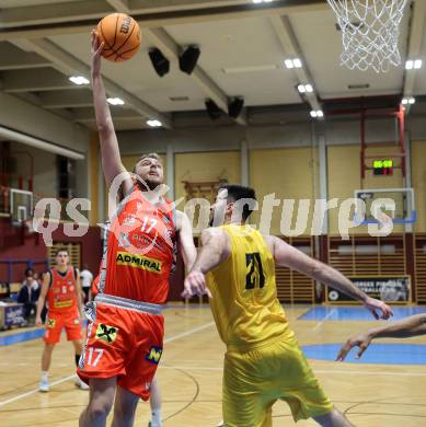 Basketball  2023/2024. Basketball Austria Cup.  Woerthersee Piraten gegen Traiskirchen Lions.  Marin Sliskovic (Piraten),  Jonas Winkler (Traiskirchen). Klagenfurt, am 28.10.2023.
Foto: Kuess
www.qspictures.net
---
pressefotos, pressefotografie, kuess, qs, qspictures, sport, bild, bilder, bilddatenbank