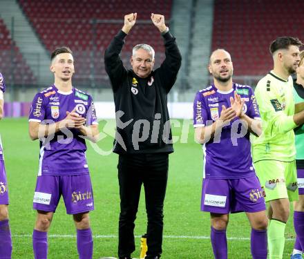 Fussball Bundesliga. SK Austria Klagenfurt gegen WSG Tirol. Jubel Till Sebastian Schumacher, Trainer Peter Pacult, Rico Benatelli   (Klagenfurt).  Klagenfurt, am 28.10.2023.
Foto: Kuess
www.qspictures.net
---
pressefotos, pressefotografie, kuess, qs, qspictures, sport, bild, bilder, bilddatenbank