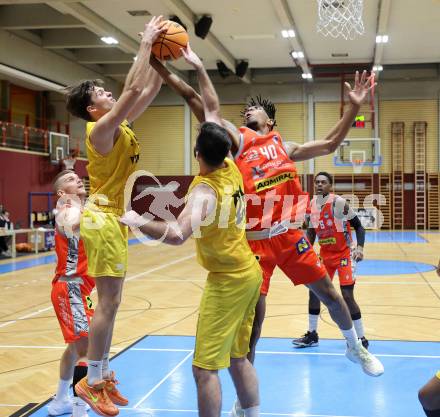 Basketball  2023/2024. Basketball Austria Cup.  Woerthersee Piraten gegen Traiskirchen Lions.  Alexander Pirker, Marin Sliskovic (Piraten),  Jaquan Lawrence (Traiskirchen). Klagenfurt, am 28.10.2023.
Foto: Kuess
www.qspictures.net
---
pressefotos, pressefotografie, kuess, qs, qspictures, sport, bild, bilder, bilddatenbank